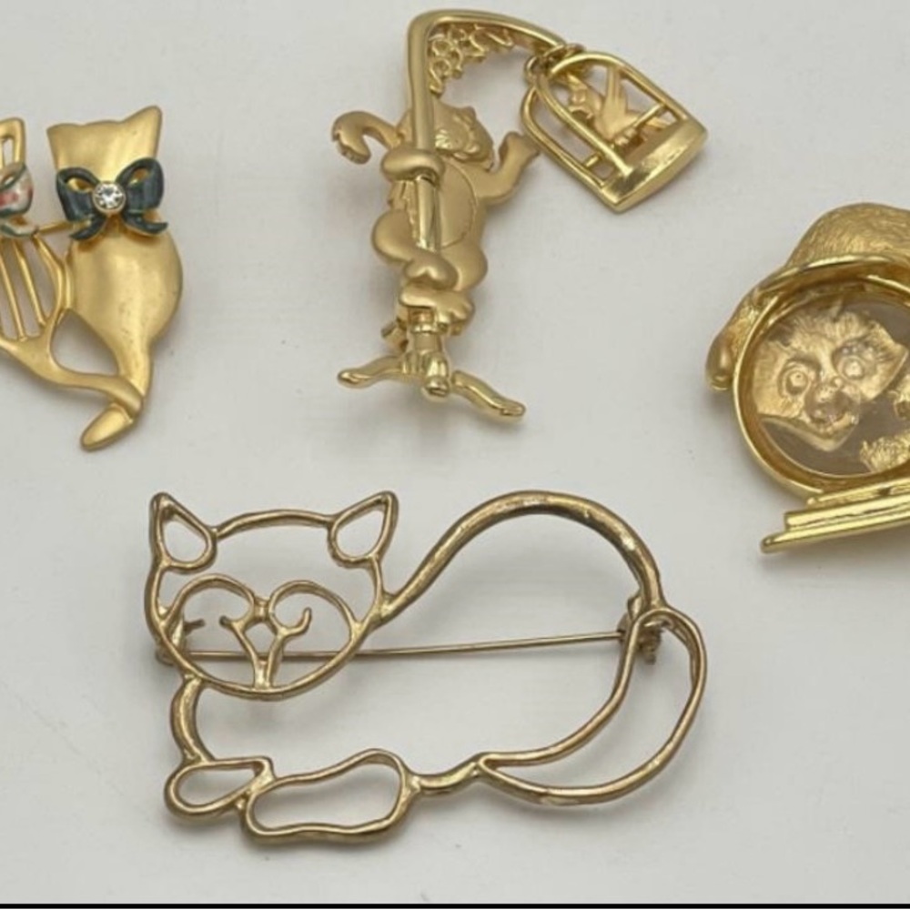 4 goldtone kitty brooches